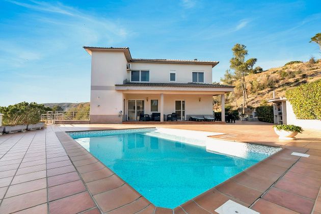 Foto 1 de Xalet en venda a Castellví de Rosanes de 5 habitacions amb terrassa i piscina