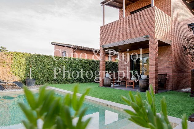 Foto 1 de Chalet en venta en Can Fatjó de 5 habitaciones con terraza y piscina