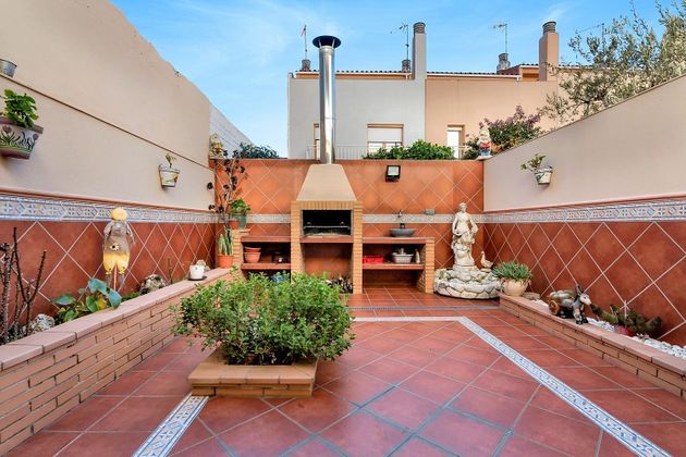 Foto 2 de Casa adossada en venda a Les Arenes - La Grípia  Can Montllor de 4 habitacions amb terrassa i garatge