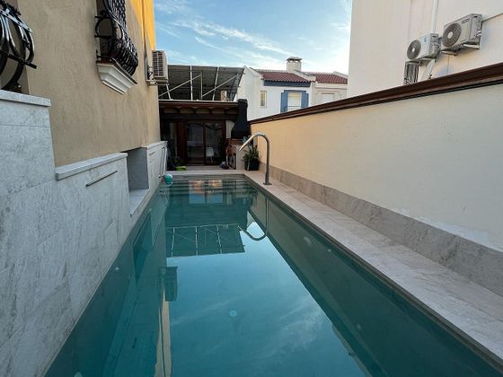 Foto 2 de Venta de casa en Capuchinos de 4 habitaciones con terraza y piscina
