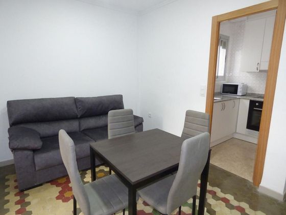 Foto 2 de Piso en alquiler en La Malva-rosa de 3 habitaciones con muebles y balcón