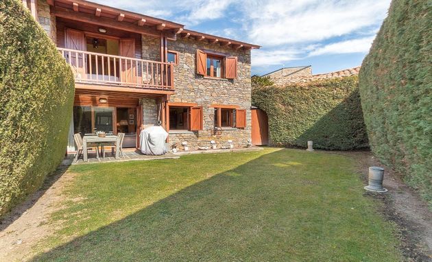 Foto 2 de Casa adossada en venda a Prats i Sansor de 4 habitacions amb terrassa i jardí