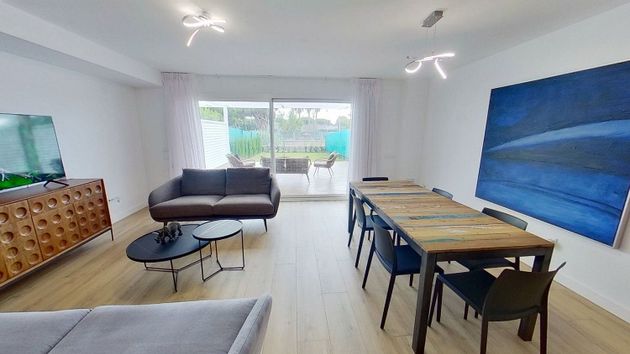 Foto 1 de Casa en alquiler en Gavà Mar de 4 habitaciones con terraza y piscina