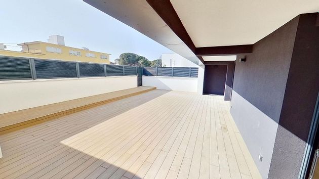 Foto 2 de Dúplex en venta en Gavà Mar de 3 habitaciones con terraza y piscina