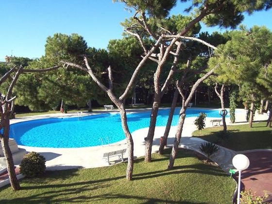 Foto 1 de Piso en alquiler en Gavà Mar de 1 habitación con terraza y piscina