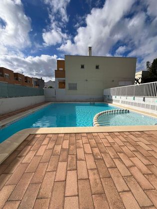 Foto 1 de Casa en venda a calle Llevant de 4 habitacions amb terrassa i piscina