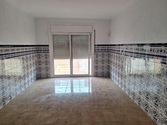 Foto 2 de Piso en venta en Llagosta, La de 4 habitaciones con terraza y balcón