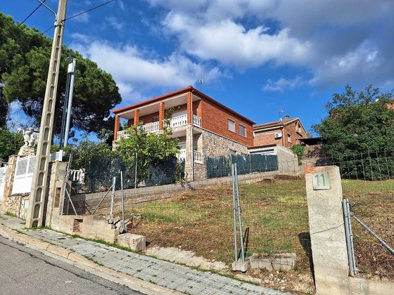 Foto 2 de Casa en venda a Castellnou - Can Mir - Sant Muç de 5 habitacions amb piscina i garatge