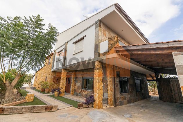 Foto 1 de Casa en venda a Picassent de 5 habitacions amb terrassa i piscina