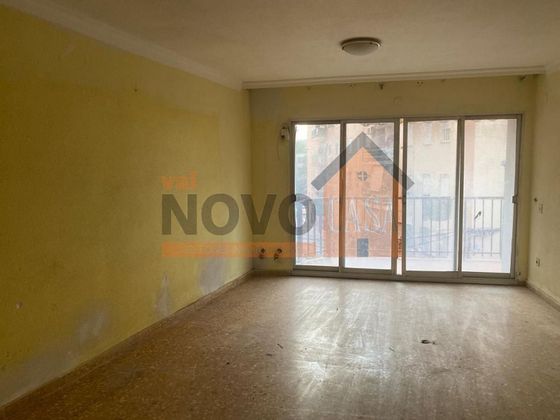 Foto 1 de Pis en venda a Ayuntamiento - Centro de 3 habitacions amb balcó i calefacció