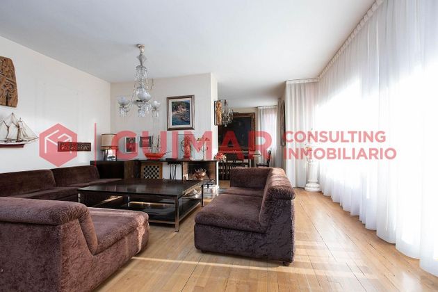 Foto 2 de Pis en venda a Sarrià de 5 habitacions amb terrassa i balcó