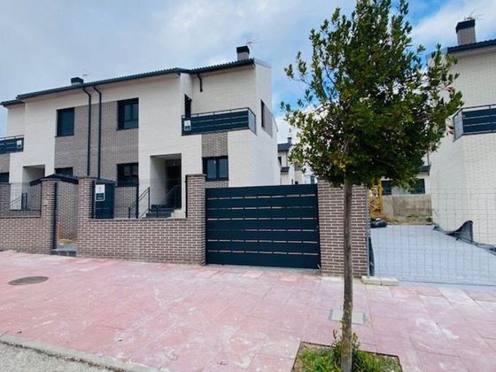 Foto 1 de Casa en venda a calle Cerca del Rubio de 4 habitacions amb terrassa i jardí
