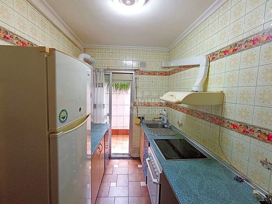 Foto 2 de Piso en venta en Numancia de 2 habitaciones con terraza y calefacción