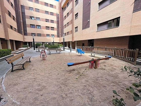 Foto 2 de Pis en venda a Universidad de 3 habitacions amb piscina i garatge
