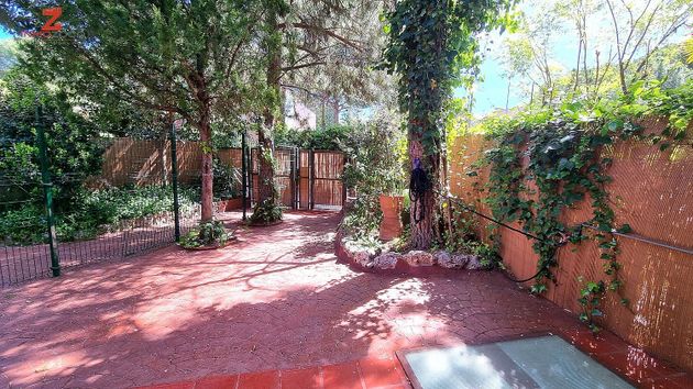 Foto 2 de Casa adossada en venda a Los Robles de 4 habitacions amb terrassa i piscina