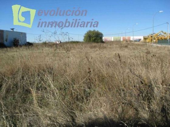 Foto 2 de Venta de terreno en Villagonzalo Pedernales de 9033 m²