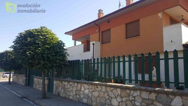 Foto 2 de Venta de chalet en carretera Burgos de 4 habitaciones con terraza y garaje