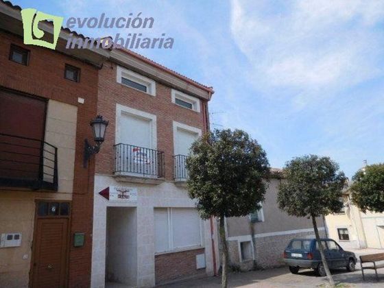 Foto 1 de Casa en venda a plaza Del Rollo de 7 habitacions amb terrassa i calefacció