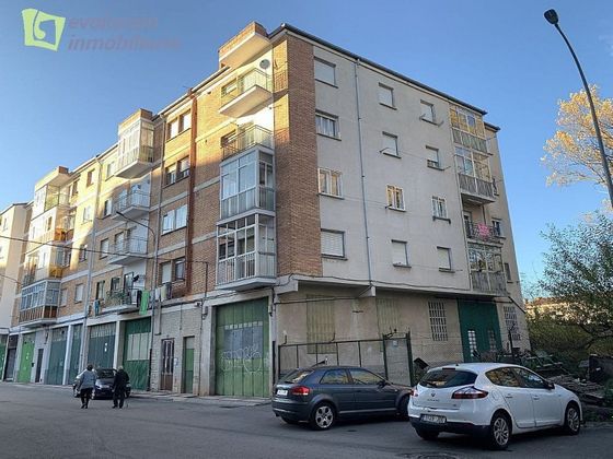 Foto 1 de Pis en venda a calle La Arboleda de 4 habitacions amb terrassa i calefacció