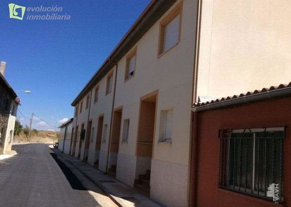 Foto 1 de Venta de casa adosada en Villalbilla de Burgos de 2 habitaciones con garaje