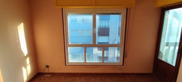 Foto 2 de Venta de piso en calle Las Huertas de 2 habitaciones con terraza y calefacción
