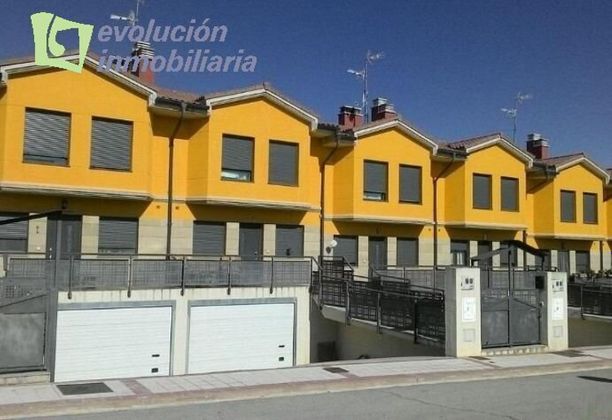 Foto 1 de Casa en venta en Briviesca de 4 habitaciones con terraza y garaje