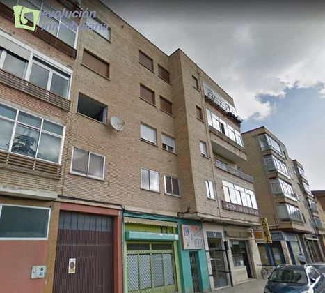 Foto 2 de Pis en venda a avenida De Burgos de 3 habitacions amb terrassa i balcó