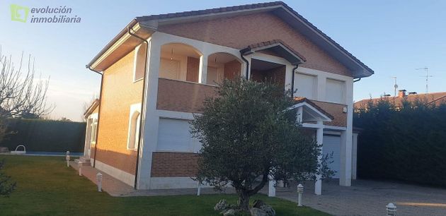 Foto 1 de Casa en venda a Castrillo del Val de 5 habitacions amb terrassa i piscina