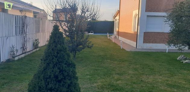 Foto 2 de Venta de casa en Castrillo del Val de 5 habitaciones con terraza y piscina