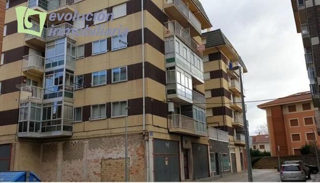 Foto 2 de Venta de piso en calle Saturnino Rodríguez de 4 habitaciones con terraza y balcón
