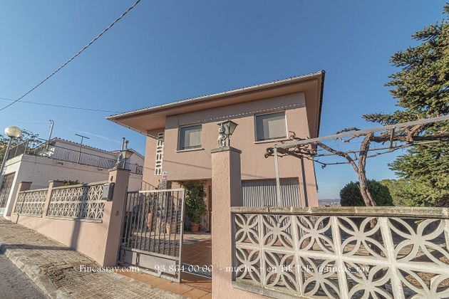 Foto 1 de Chalet en venta en Palau-solità i Plegamans de 5 habitaciones con terraza y garaje