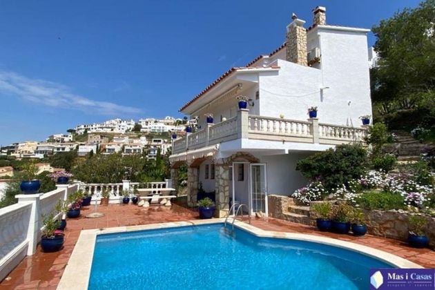 Foto 2 de Xalet en venda a Escala, L´ de 3 habitacions amb terrassa i piscina