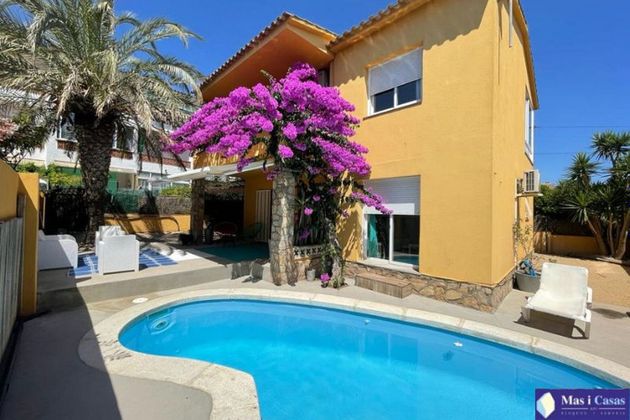 Foto 1 de Venta de chalet en Escala, L´ de 4 habitaciones con terraza y piscina