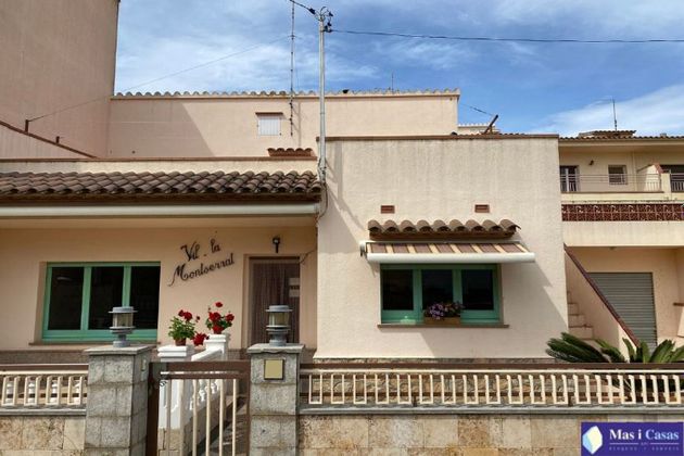 Foto 1 de Casa en venda a Escala, L´ de 3 habitacions amb terrassa i garatge