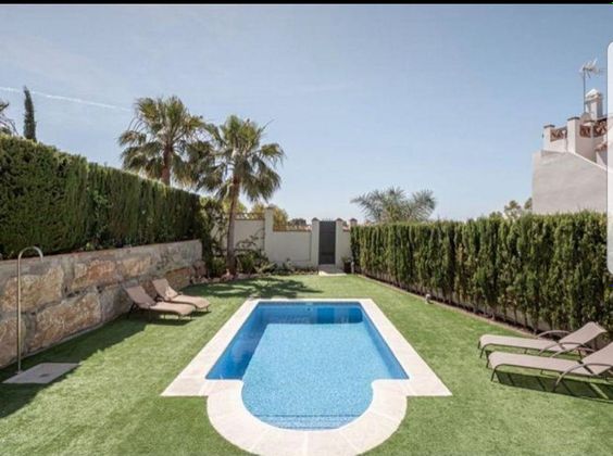 Foto 2 de Xalet en venda a El Padrón - El Velerín - Voladilla de 4 habitacions amb terrassa i piscina
