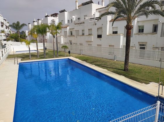Foto 1 de Pis en venda a Estepona Oeste - Valle Romano - Bahía Dorada de 2 habitacions amb terrassa i piscina