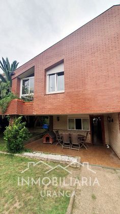 Foto 1 de Venta de casa en El Puntal de 6 habitaciones con terraza y garaje