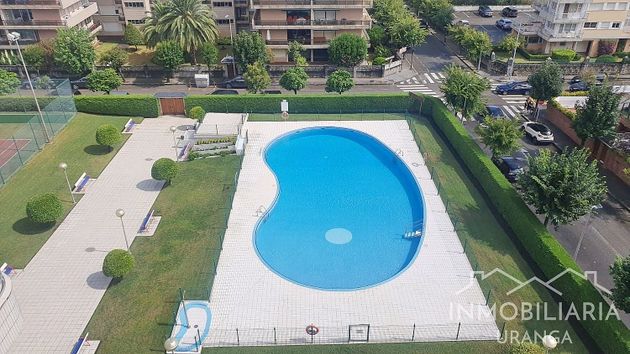 Foto 1 de Pis en venda a Laredo de 4 habitacions amb terrassa i piscina