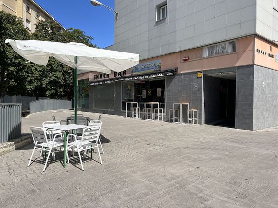 Foto 1 de Local en venta en calle Monasterio de Belate con terraza y aire acondicionado