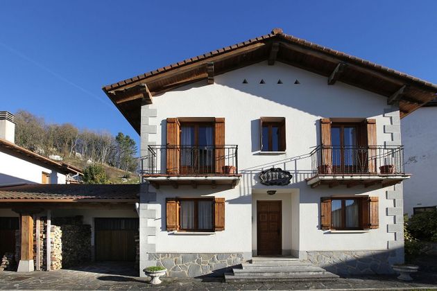 Foto 1 de Casa en venda a Basaburua de 3 habitacions amb garatge i jardí