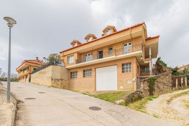 Foto 2 de Xalet en venda a calle Ibarra de 4 habitacions amb terrassa i piscina