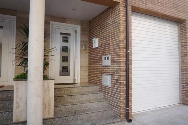 Foto 2 de Venta de casa adosada en Ulldecona de 3 habitaciones con terraza y jardín