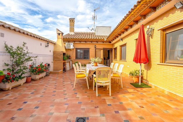 Foto 1 de Casa adosada en venta en calle Teruel de 4 habitaciones con terraza y garaje
