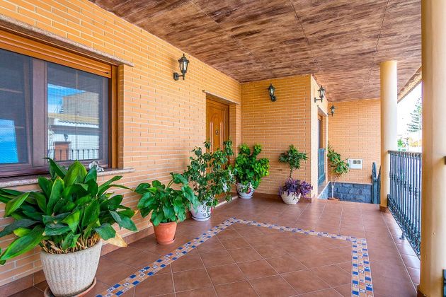 Foto 2 de Casa adossada en venda a calle Teruel de 4 habitacions amb terrassa i garatge
