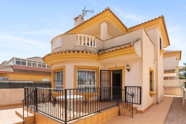 Foto 1 de Casa adosada en venta en calle Cl Antilope El Argar de 3 habitaciones con terraza y piscina