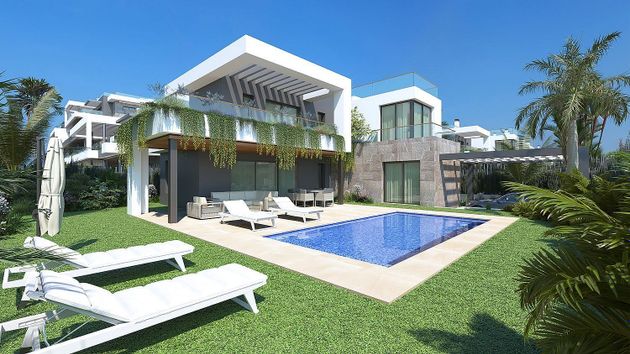 Foto 1 de Casa adossada en venda a calle +Fw de 3 habitacions amb terrassa i piscina