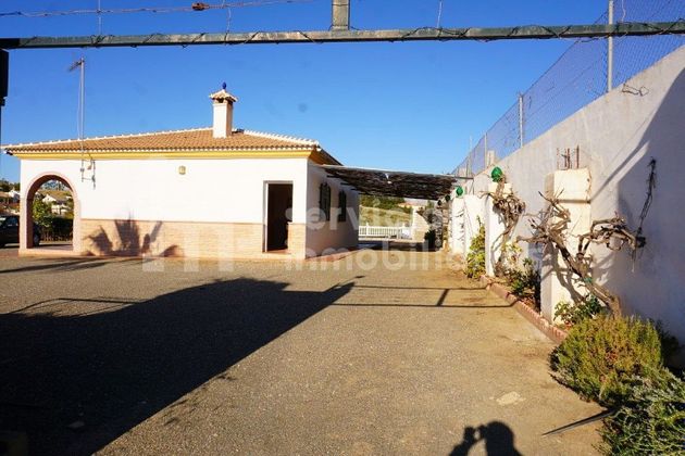 Foto 2 de Casa rural en venda a Viñuela de 3 habitacions amb piscina i jardí