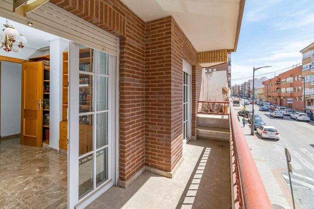 Foto 2 de Pis en venda a La Union Pueblo de 5 habitacions amb garatge i balcó