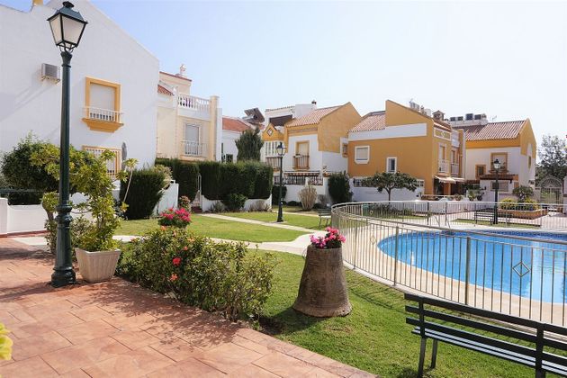 Foto 2 de Casa en venta en avenida Infanta Elena de 3 habitaciones con terraza y piscina