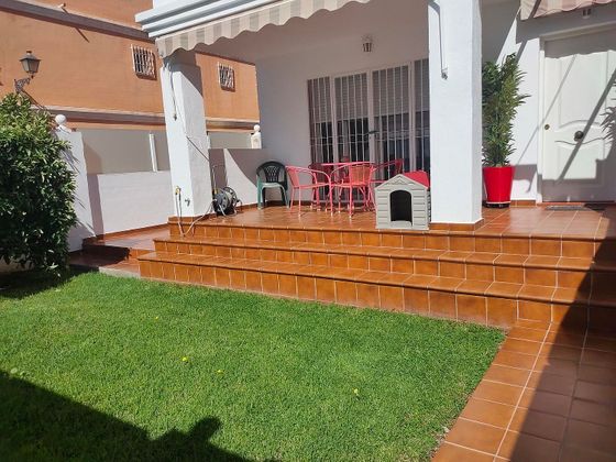 Foto 1 de Venta de casa en El Tomillar de 5 habitaciones con terraza y piscina